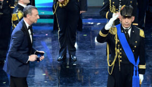 Sanremo: la finale si apre sulle note dell'Inno di Mameli