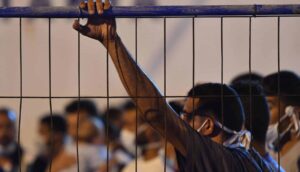 Ripresi 4 dei 6 migranti positivi al Covid e fuggiti dall'hotspot