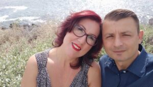 Lo sfogo della donna: “Stefano era sano, anche i suoi colleghi sono stati male”