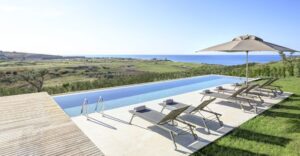 I rendering delle ville Rocco Forte, in costruzione fuori Sciacca