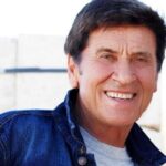 Gianni Morandi ricoverato d'urgenza per ustioni alle mani e alle gambe