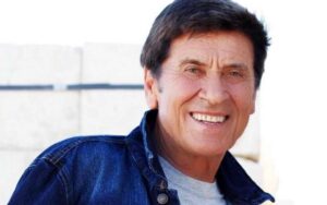 Gianni Morandi ricoverato d'urgenza per ustioni alle mani e alle gambe
