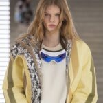 Louis Vuitton e l’atelier Fornasetti sfilano al Louvre