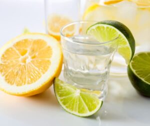 Perchè bere acqua e limone fa bene?