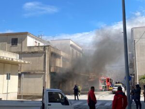 Incendio in una casa in via Vittorio veneto a Ispica