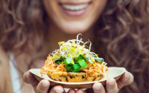 Dieta: la misura e il colore del piatto aiutano a controllare le porzioni