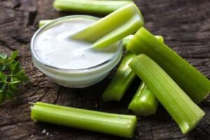 La Dieta del sedano: riduce il colesterolo e sgonfia la pancia