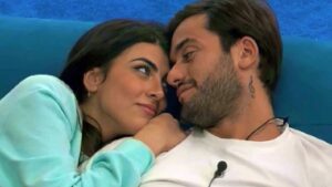 Giulia Salemi incinta? Il dubbio c’è dopo quel gesto di Pierpaolo Pretelli