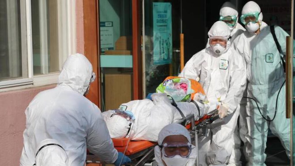 Saltato il vero andamento del virus, l&rsquo;inchiesta sui numeri truccati irrompe col piano vaccini in piena crisi