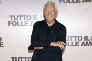 Armani trasforma il teatro in  un centro per i vaccini anti Covid