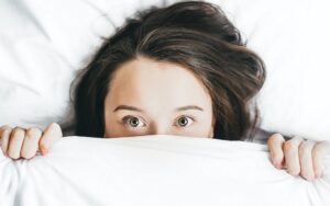 Cosa fare per combattere l’Insonnia? cause, sintomi e cure