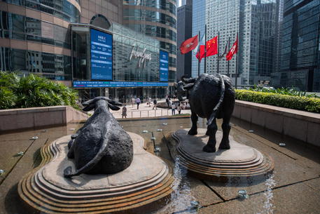 Borsa: Shanghai apre a +0,18%, Shenzhen a +0,35%