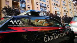 Incaricato da parente, a 12 anni spara e ferisce uomo