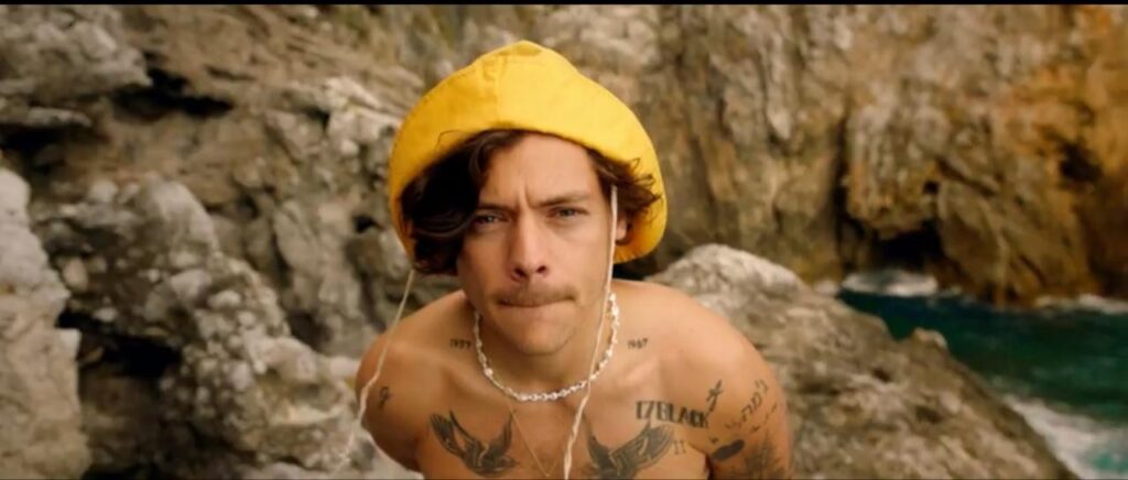 Harry Styles nel video musicale "Golden"
