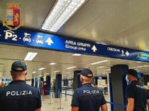 Comiso, albanese tenta di espatriare con un documento falso