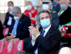 Vaccini: Fontana, entro domenica prima dosi a tutti over 80