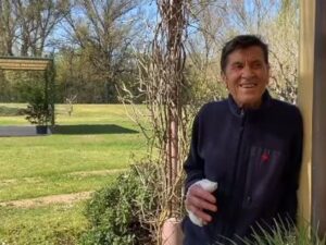 Gianni Morandi, mao destra compromessa? E' molto danneggiata
