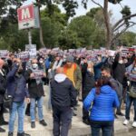 La protesta di parrucchieri e centri estetici giunti da tutta la Sicilia, lunedì, davanti alla sede della Regione a Palermo