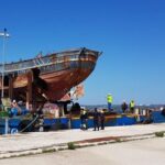 Migranti: relitto naufragio 2015 arrivato al porto Augusta