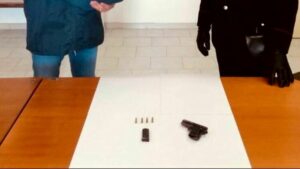 Canicattì, 90enne ricoverato in ospedale nasconde arma col colpo in canna