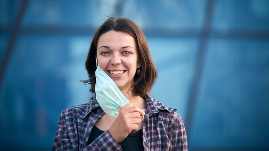 Covid, le regole Ue: “Via mascherine e distanziamento per i vaccinati”