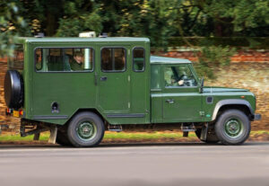 Era un un veicolo da caccia il Land Rover Defender funebre di Filippo