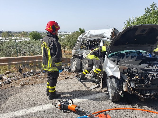 Quattro morti in incidente stradale, lutto cittadino a Comiso Quattro morti in incidente stradale, lutto cittadino a Comiso