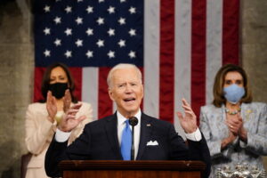 Biden sprona il Congresso: riforma polizia e stretta su armi
