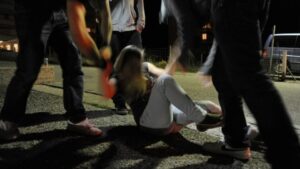 Il racconto della vittima: “Mi avevano invitato a una festa, era una trappola”