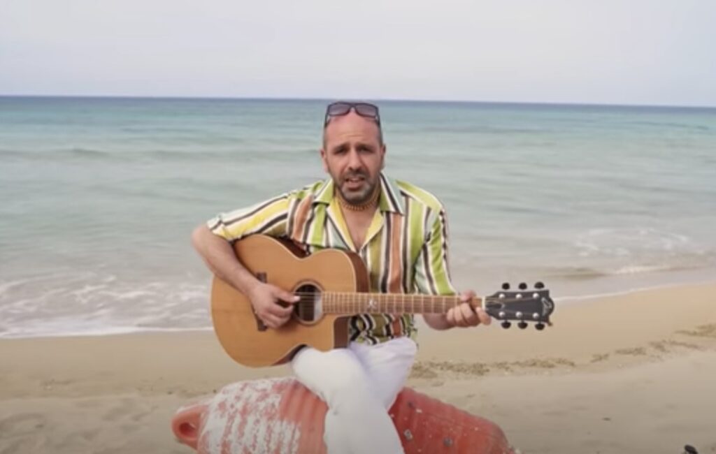 Checco Zalone canta la Vacinada