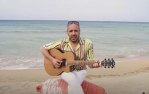 Checco Zalone canta la Vacinada