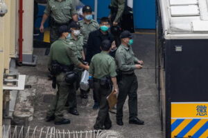 Hong Kong: Wong si dichiara colpevole su veglia Tienanmen