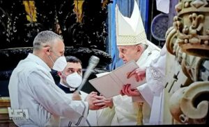 L'ex barista e il Papa: l'immagine che racconta la storia di una vita