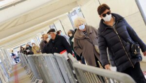 Covid, vaccinandoci usciremo dall’epidemia anche senza immunità di gregge