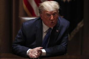 Trump sfida Facebook e Twitter e lancia la sua piattaforma