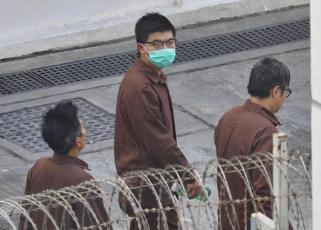 Hong Kong: Joshua Wong, 10 mesi carcere per veglia Tienanmen