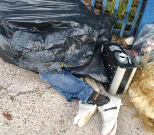 Cadavere trovato tra i rifiuti a Vittoria, indagini. E’ omicidio?