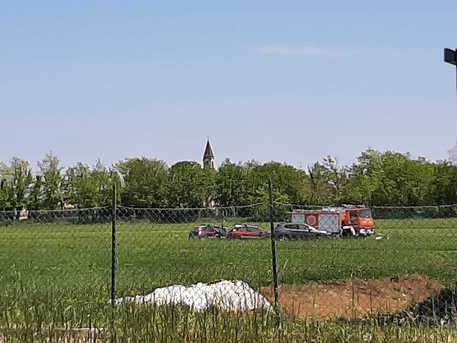 Paracaduti si 'agganciano' in volo, un morto e un ferito