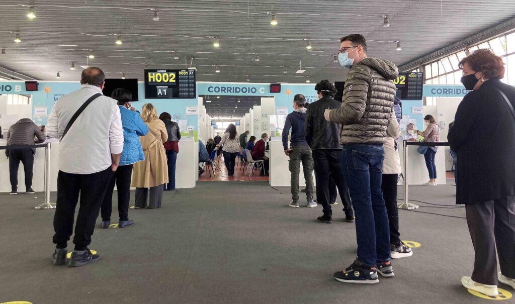 Vaccini Covid Sicilia, cercasi volontari AstraZeneca: avanzano 550mila dosi