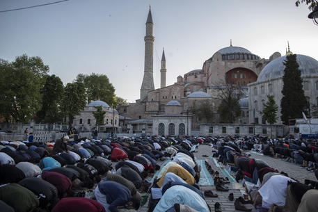 Turchia: fine Ramadan a Santa Sofia dopo 87 anni