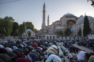 Turchia: fine Ramadan a Santa Sofia dopo 87 anni