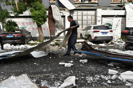 Cina: almeno 12 vittime per due tornadi a Wuhan e Suzhou