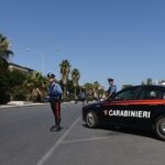Auto contro vetrina, tentato furto al negozio Louis Vitton