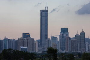 Cina: panico a Shenzhen, 'trema' il grattacielo SEG Plaza
