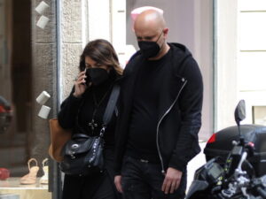 Cristina D'Avena, a passeggio in incognito con il fidanzato