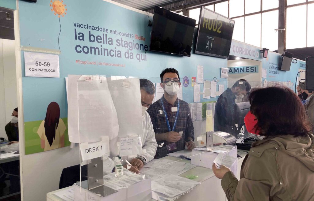 Covid Sicilia, guida ai vaccini: quali marche per quali categorie