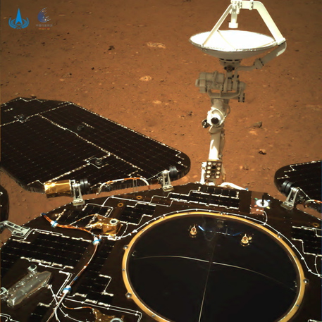 Marte: rover Zhurong lascia piattaforma, inizia esplorazione Marte: rover Zhurong lascia piattaforma, inizia esplorazione