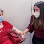 Vaccini Sicilia, giovani e vecchi insieme all’hub: code pure a Modica VIDEO