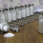 Dieta iposodica: fa dimagrire?