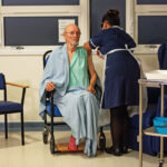 E' morto William Shakespeare, il primo uomo a vaccinarsi contro il Covid